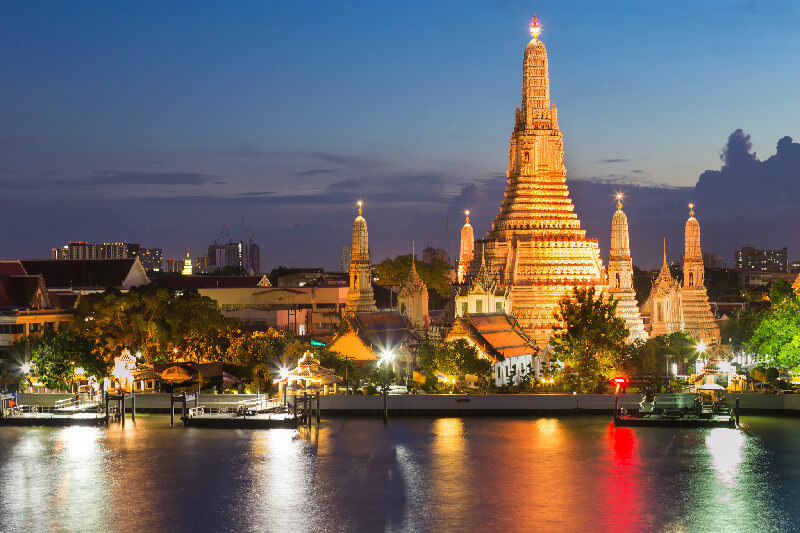 バンコク・ワットアルンの美しい夜景